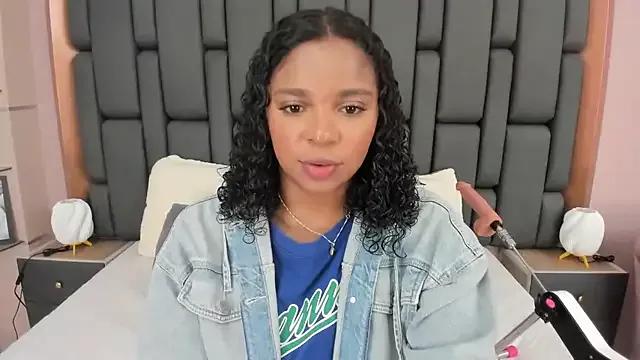 Freechat LisaMendez on StripChat