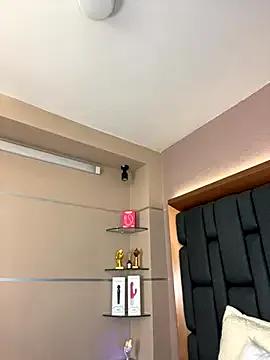 Freechat LisaMendez on StripChat