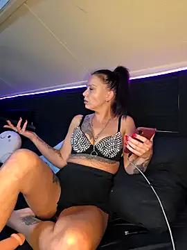 littleladyshelly on StripChat