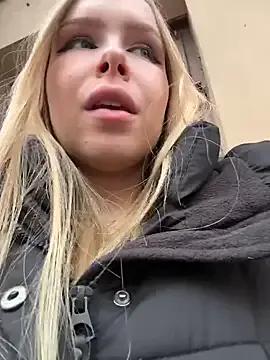 Liza_risky — PULL PANTS DOWN FOR BOOTY VIEW