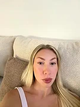 LuisaBecker on StripChat