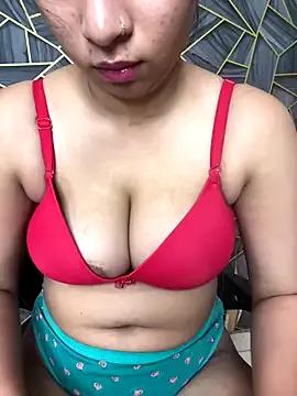 Miss-Ayraa on StripChat