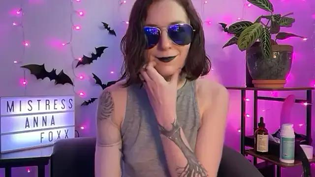 Freechat mistressannafoxx on StripChat