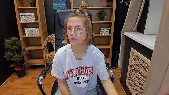 Freechat Moon13152 on StripChat