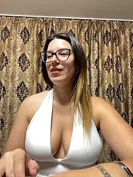 Freechat NadiraNoor on StripChat