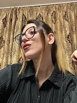 Freechat NadiraNoor on StripChat