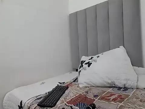 Pearl_00 on StripChat