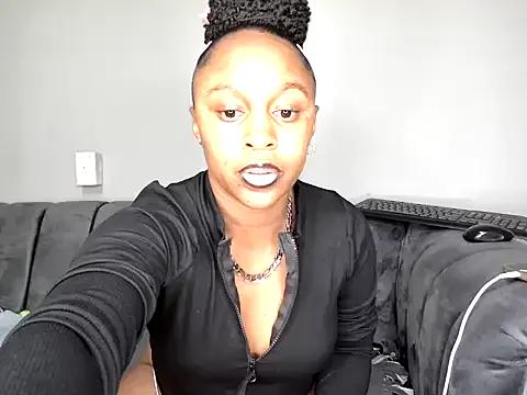 Pearl_00 on StripChat