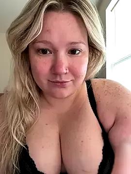 PiggyRose on StripChat 
