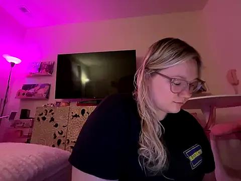 PiggyRose on StripChat 