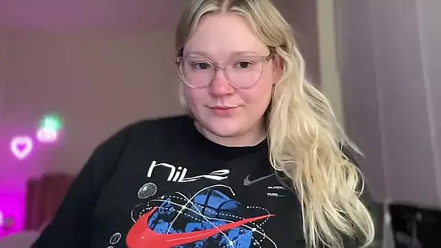 PiggyRose on StripChat 