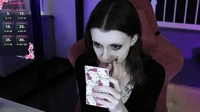 Freechat prettybones on StripChat