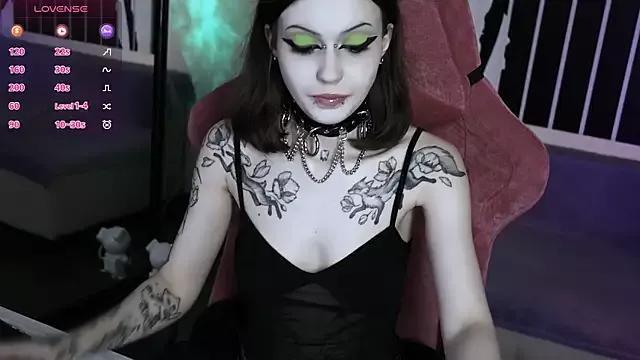 Freechat prettybones on StripChat