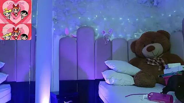 Freechat puca_ebony on StripChat