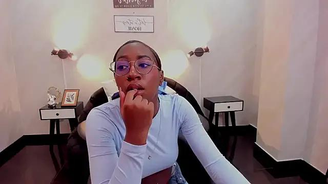 StripChat Qeen_blackk is Freechat Qeen_blackk — Boobs out and bounce