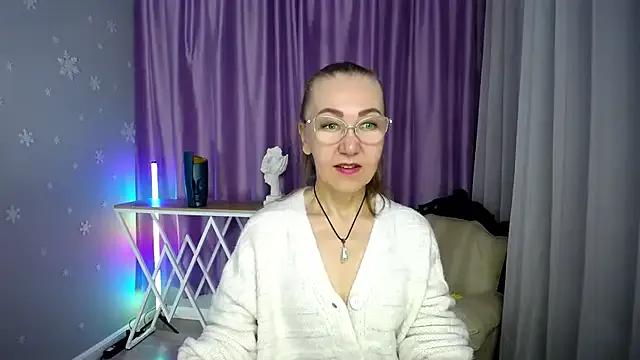 Freechat queen_a_n_i on StripChat