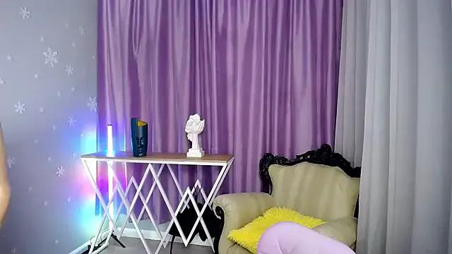 Freechat queen_a_n_i on StripChat