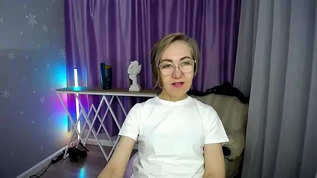 Freechat queen_a_n_i on StripChat