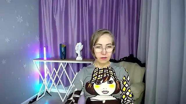 Freechat queen_a_n_i on StripChat