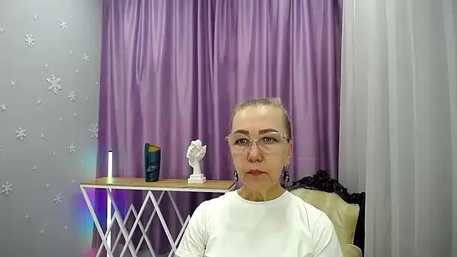 Freechat queen_a_n_i on StripChat