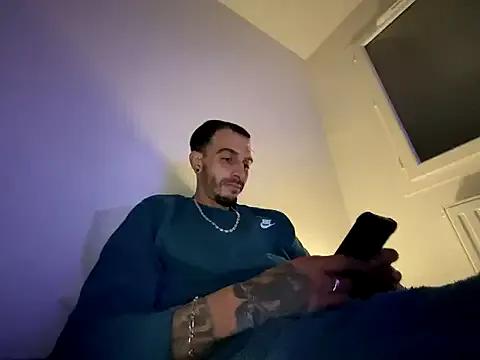 Freechat Rebeu313 on StripChat