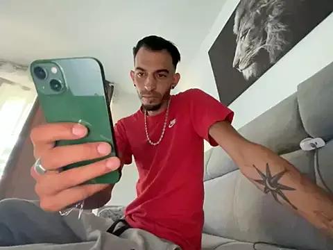 Freechat Rebeu313 on StripChat