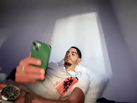 Freechat Rebeu313 on StripChat