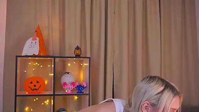 StripChat RiriKiss is Freechat RiriKiss — Lower short and spank my hard ass x3