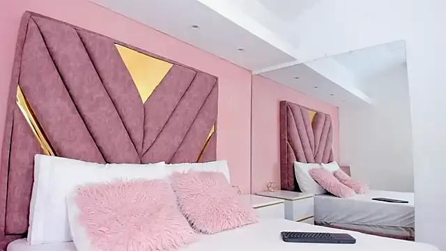 Freechat roxyflame_ on StripChat