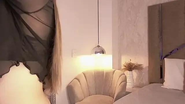 Freechat scarlethlux on StripChat