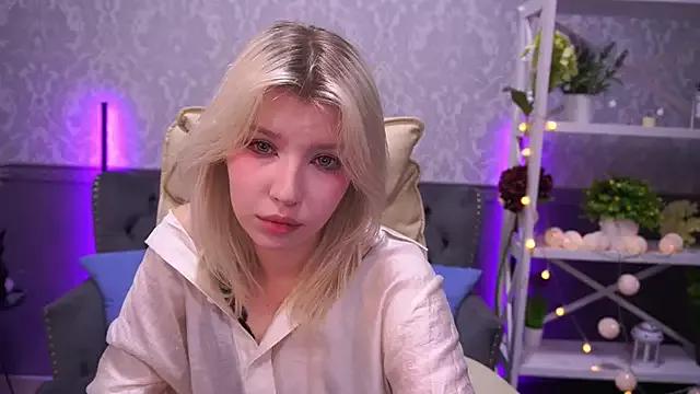 Freechat SelenaIris on StripChat