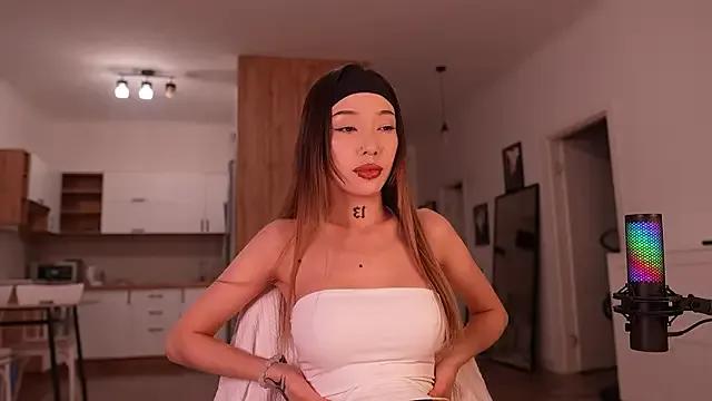 sharlin_13 on StripChat