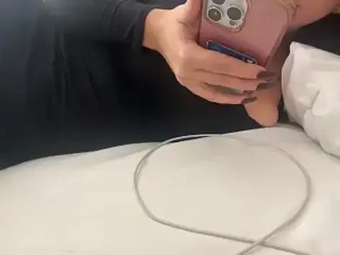 Freechat tbaexoxox on StripChat