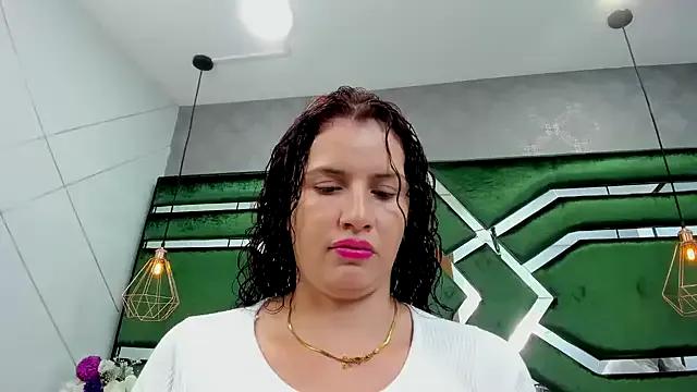 ThaliaCross on StripChat