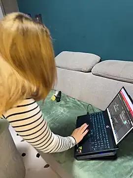 StripChat Velvetnoir21 is Freechat Velvetnoir21 — Riding in my new platform