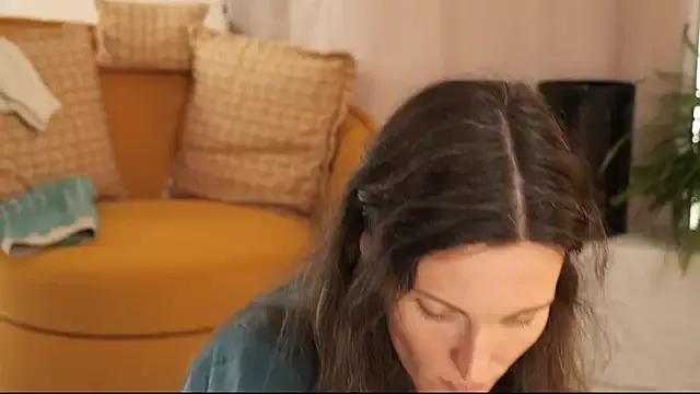 Freechat yulladao on StripChat